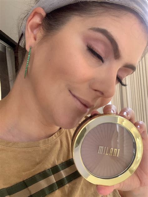 milani silky bronzing powder